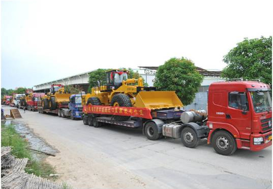 福大機械叉裝車批量出口歐洲發(fā)車儀式隆重舉行